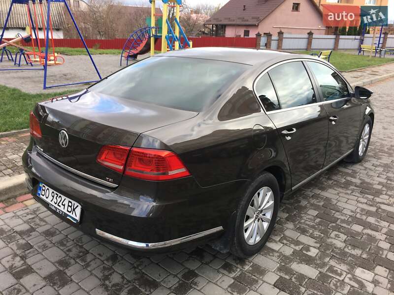 Седан Volkswagen Passat 2012 в Остроге
