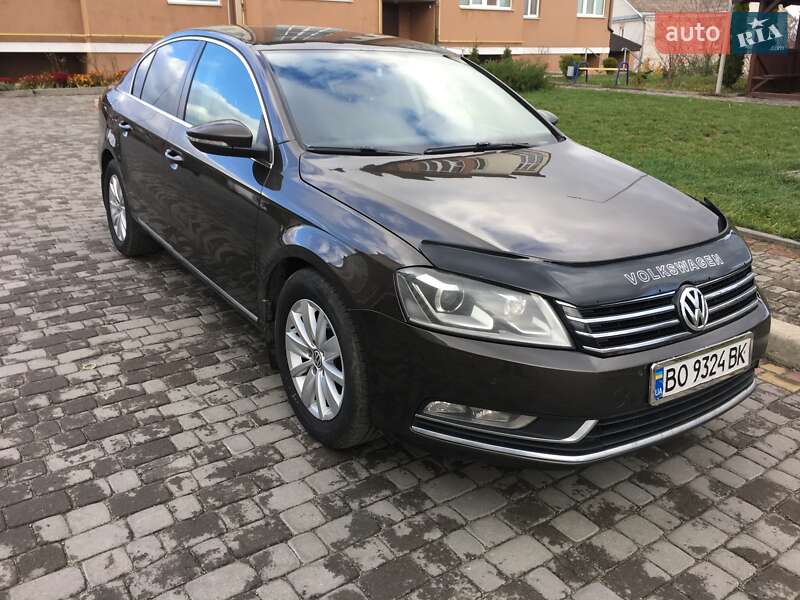 Седан Volkswagen Passat 2012 в Остроге