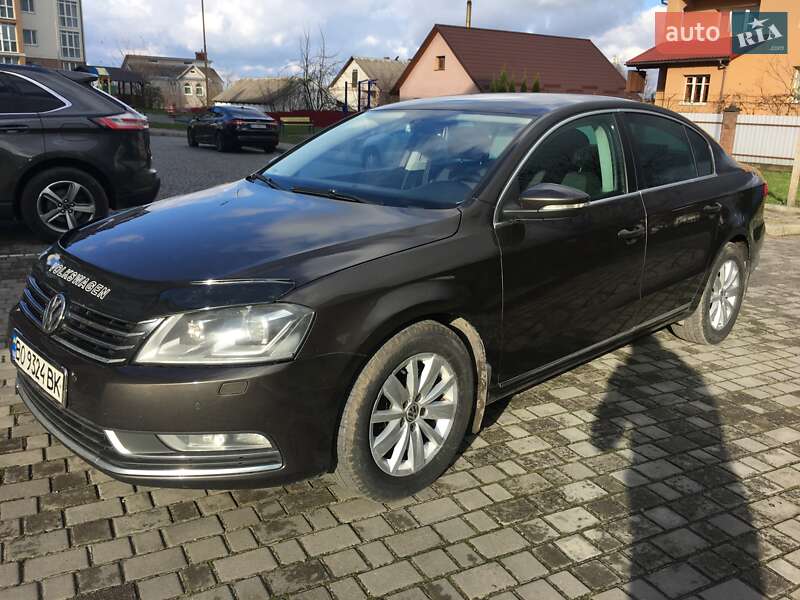Седан Volkswagen Passat 2012 в Остроге