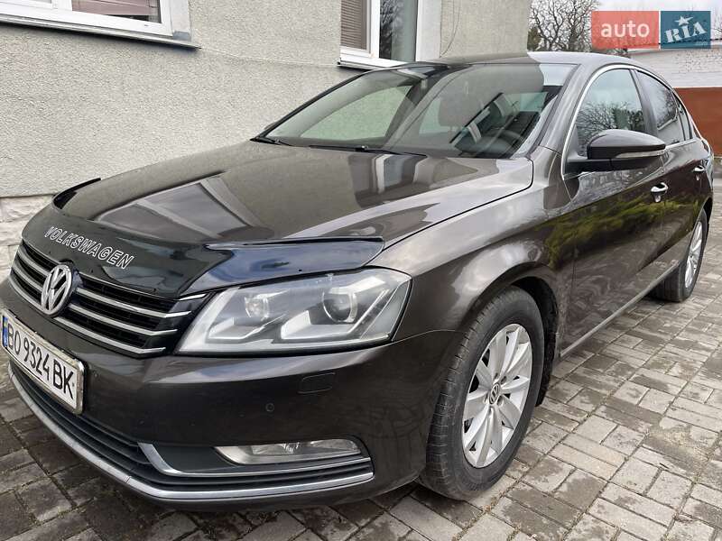Седан Volkswagen Passat 2012 в Остроге
