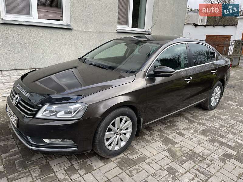 Седан Volkswagen Passat 2012 в Остроге