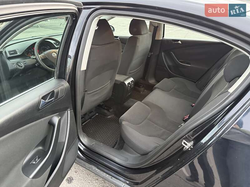 Седан Volkswagen Passat 2006 в Ивано-Франковске
