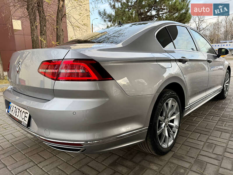Седан Volkswagen Passat 2018 в Днепре