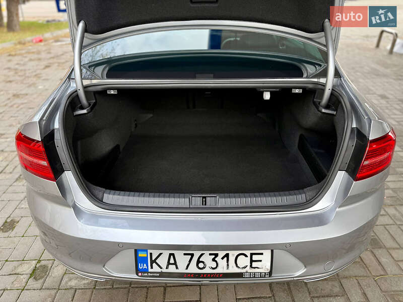 Седан Volkswagen Passat 2018 в Днепре