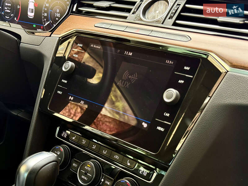 Седан Volkswagen Passat 2018 в Днепре