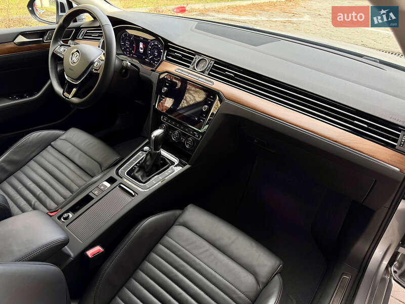 Седан Volkswagen Passat 2018 в Днепре