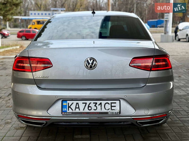 Седан Volkswagen Passat 2018 в Днепре