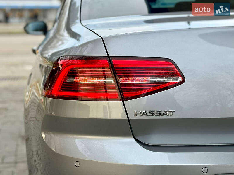 Седан Volkswagen Passat 2018 в Днепре