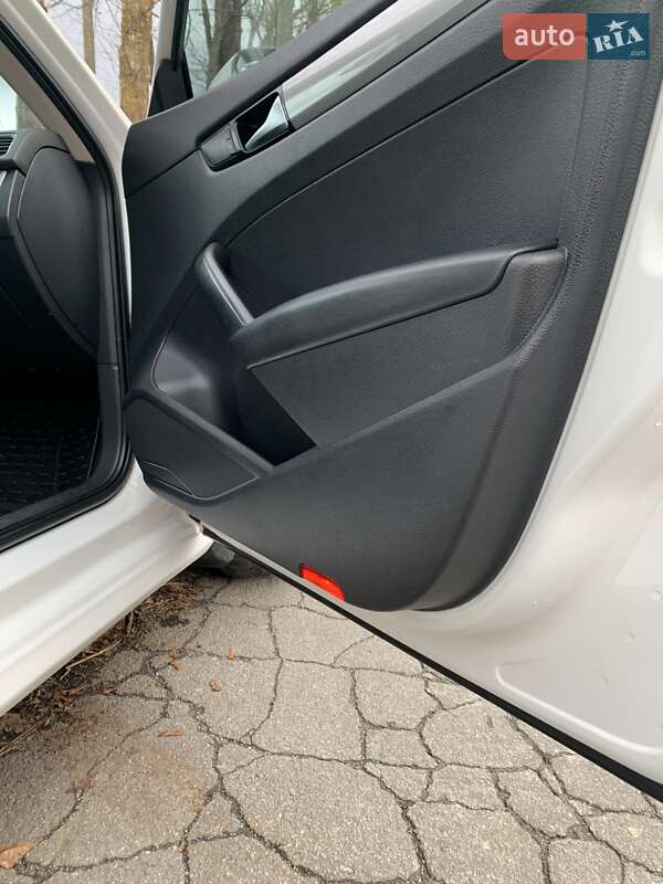 Седан Volkswagen Passat 2013 в Хмельницком