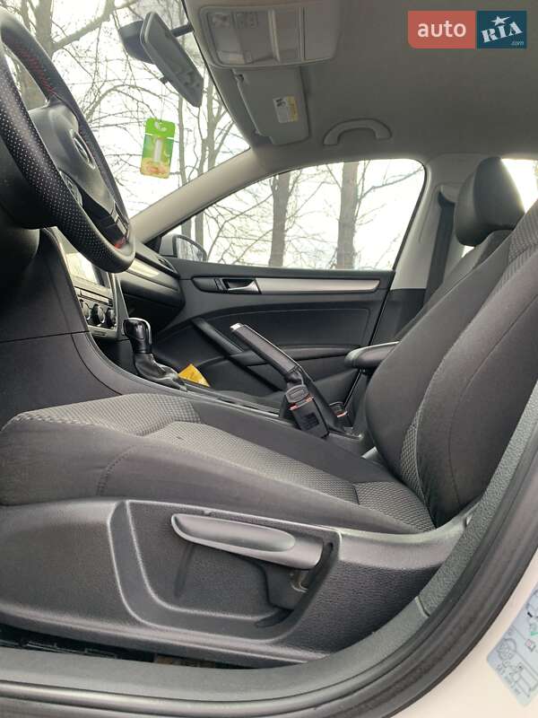 Седан Volkswagen Passat 2013 в Хмельницком