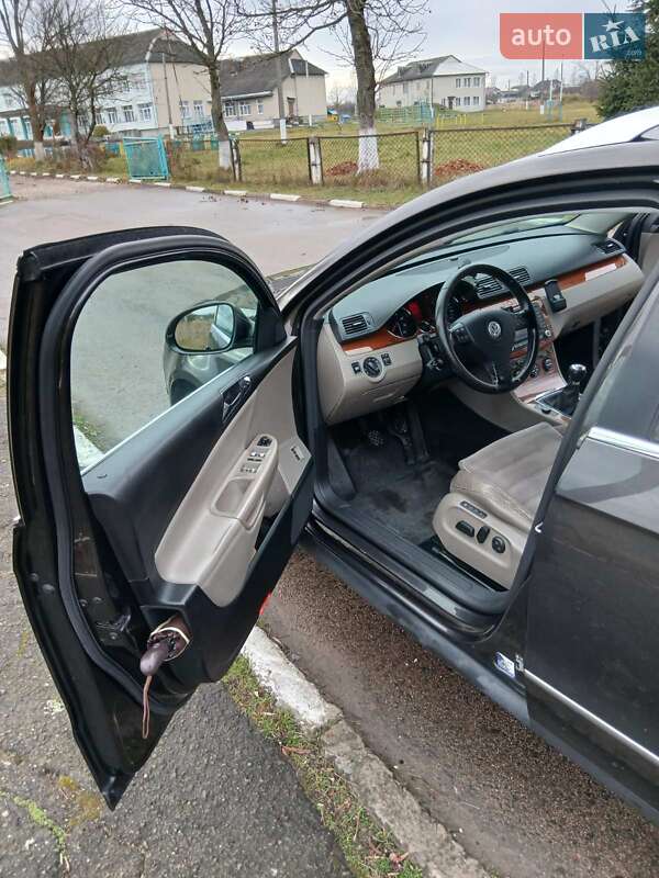 Универсал Volkswagen Passat 2006 в Калуше