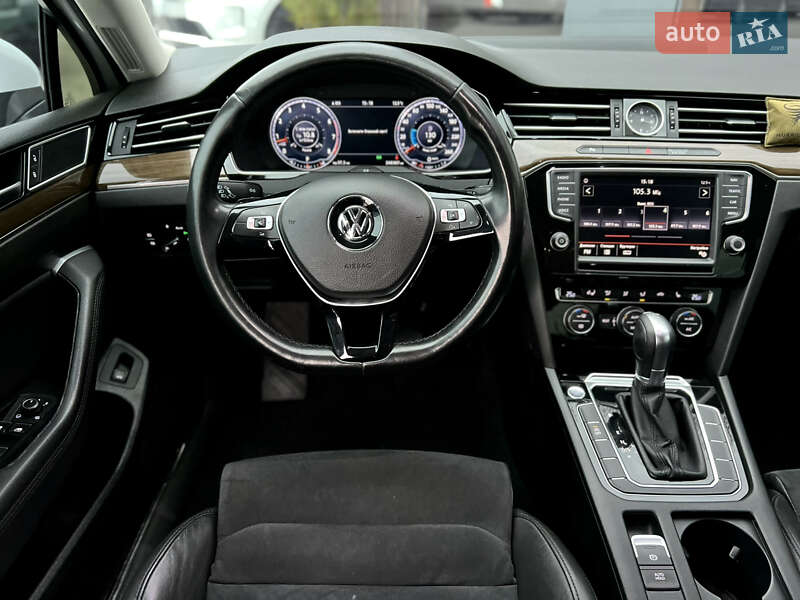 Седан Volkswagen Passat 2016 в Одессе