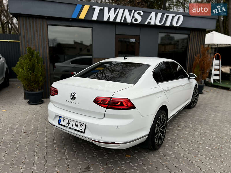 Седан Volkswagen Passat 2016 в Одессе