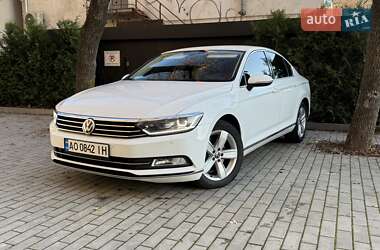 Седан Volkswagen Passat 2015 в Ужгороде