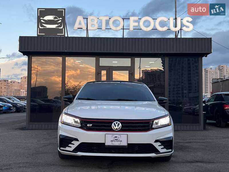 Седан Volkswagen Passat 2018 в Киеве