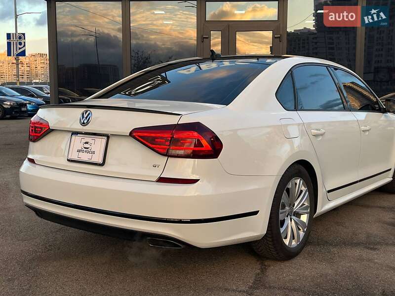 Седан Volkswagen Passat 2018 в Киеве