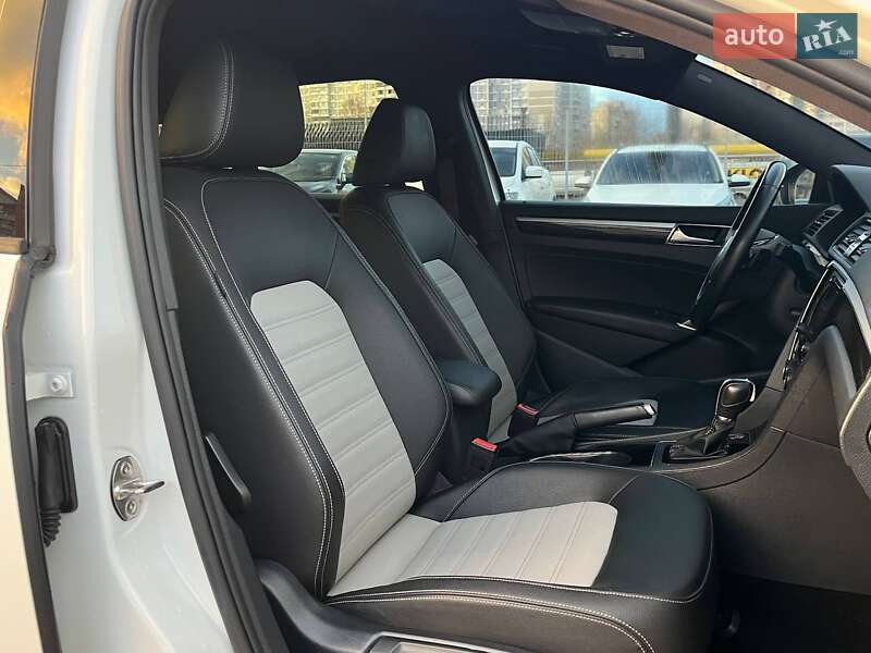 Седан Volkswagen Passat 2018 в Киеве