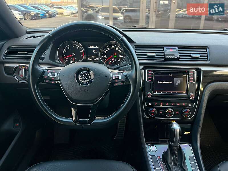 Седан Volkswagen Passat 2018 в Киеве