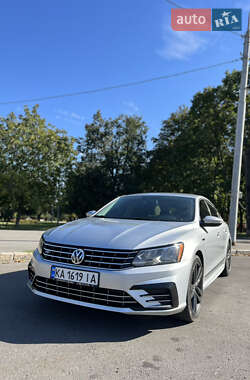 Седан Volkswagen Passat 2016 в Києві