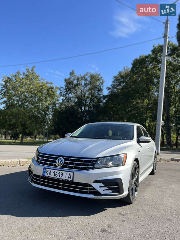 Седан Volkswagen Passat 2016 в Киеве фото Седан Volkswagen Passat 2016 в Киеве