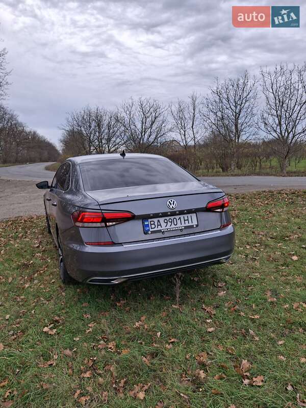 Седан Volkswagen Passat 2020 в Гайвороне