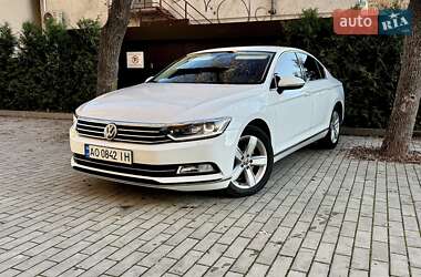 Седан Volkswagen Passat 2015 в Ужгороді