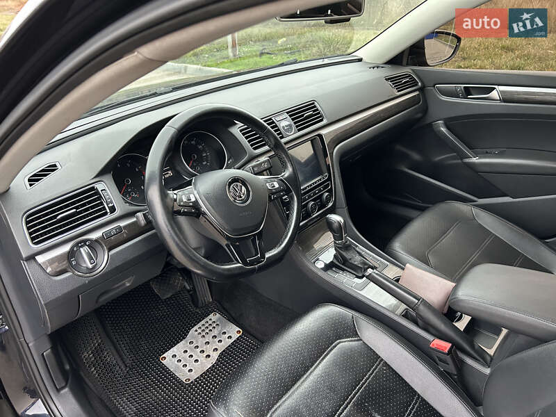 Седан Volkswagen Passat 2016 в Кропивницком