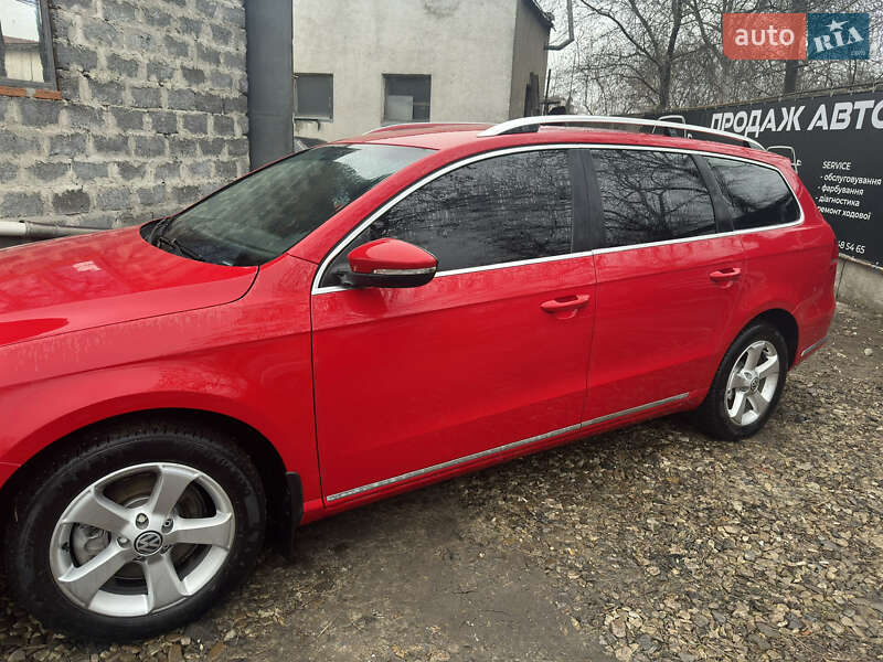 Універсал Volkswagen Passat 2012 в Івано-Франківську