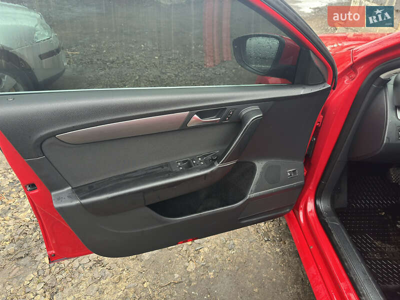 Універсал Volkswagen Passat 2012 в Івано-Франківську