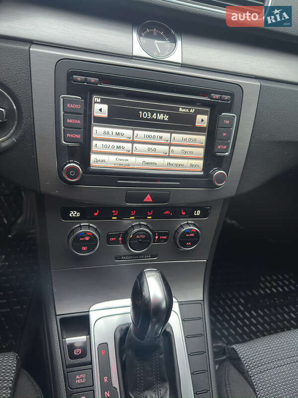 Універсал Volkswagen Passat 2012 в Івано-Франківську