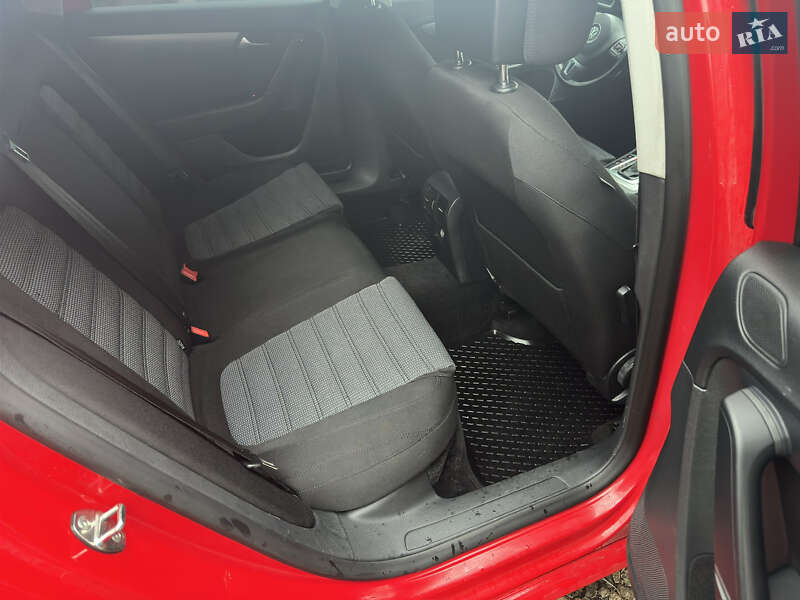 Універсал Volkswagen Passat 2012 в Івано-Франківську