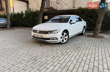 Седан Volkswagen Passat 2015 в Ужгороді