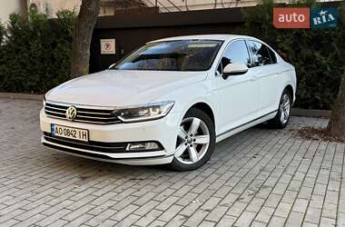 Седан Volkswagen Passat 2015 в Ужгороде