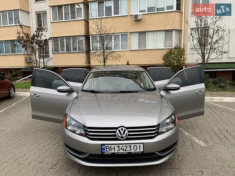 Седан Volkswagen Passat 2012 в Одесі