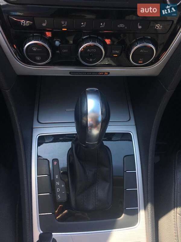 Седан Volkswagen Passat 2012 в Киеве
