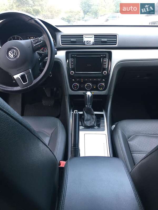 Седан Volkswagen Passat 2012 в Киеве