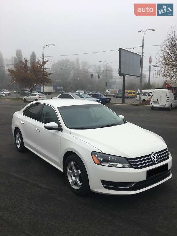 Седан Volkswagen Passat 2012 в Киеве