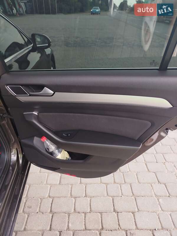 Универсал Volkswagen Passat 2015 в Ивано-Франковске