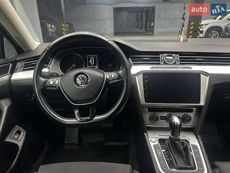 Універсал Volkswagen Passat 2018 в Чернівцях