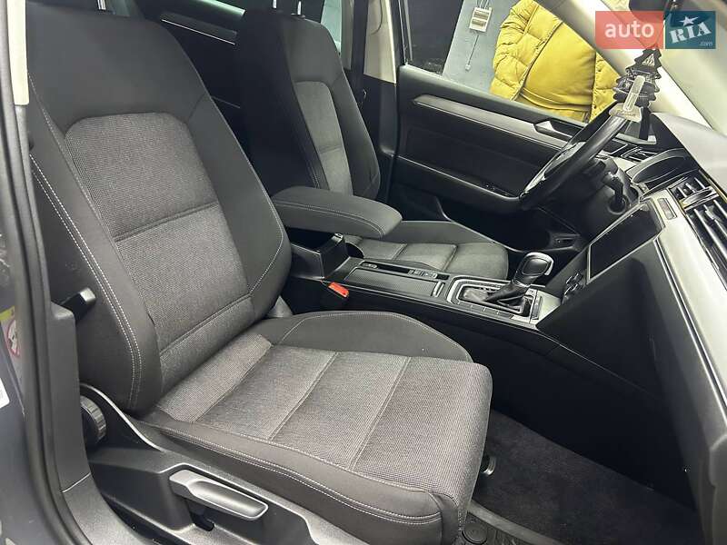 Універсал Volkswagen Passat 2018 в Чернівцях