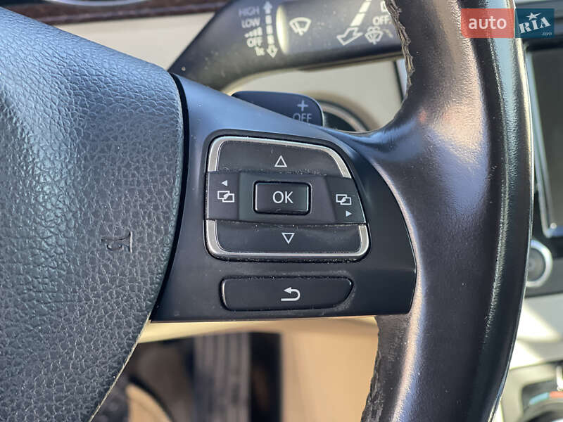 Универсал Volkswagen Passat 2011 в Нововолынске