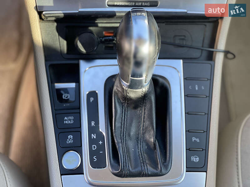 Универсал Volkswagen Passat 2011 в Нововолынске