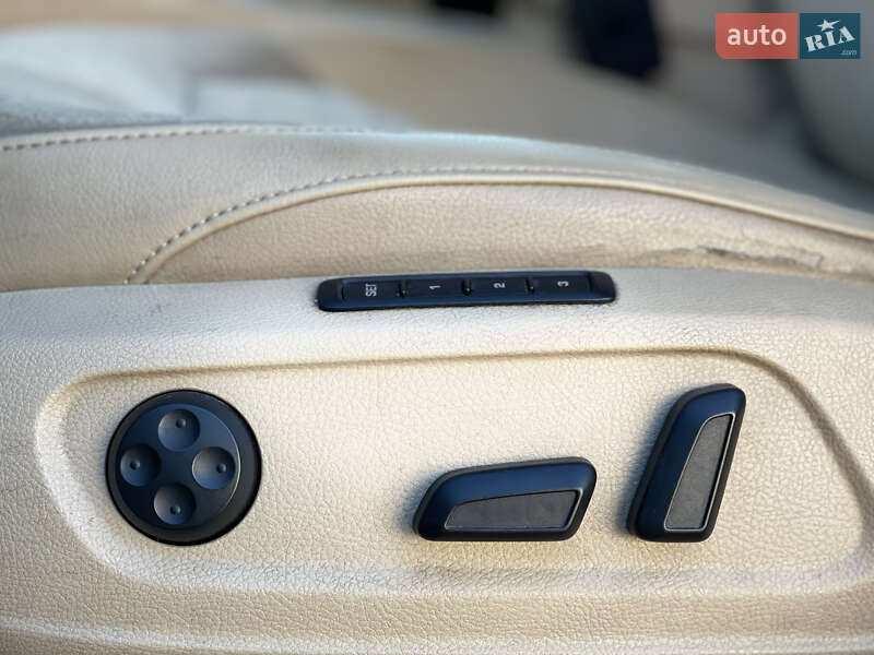 Универсал Volkswagen Passat 2011 в Нововолынске