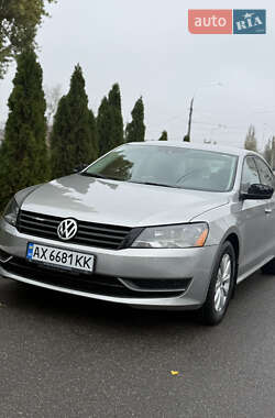 Седан Volkswagen Passat 2012 в Харкові