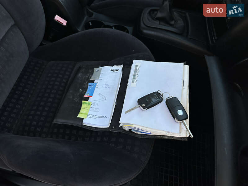 Седан Volkswagen Passat 2003 в Виннице