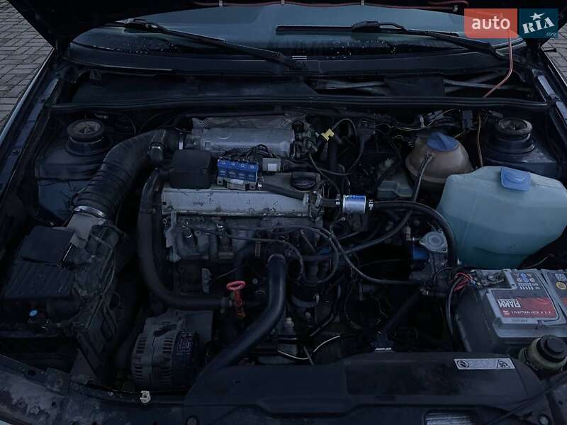 Седан Volkswagen Passat 1993 в Луцке