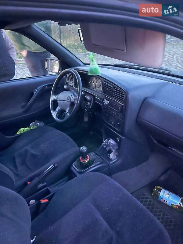 Седан Volkswagen Passat 1993 в Луцке