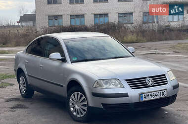 Седан Volkswagen Passat 2004 в Радомышле