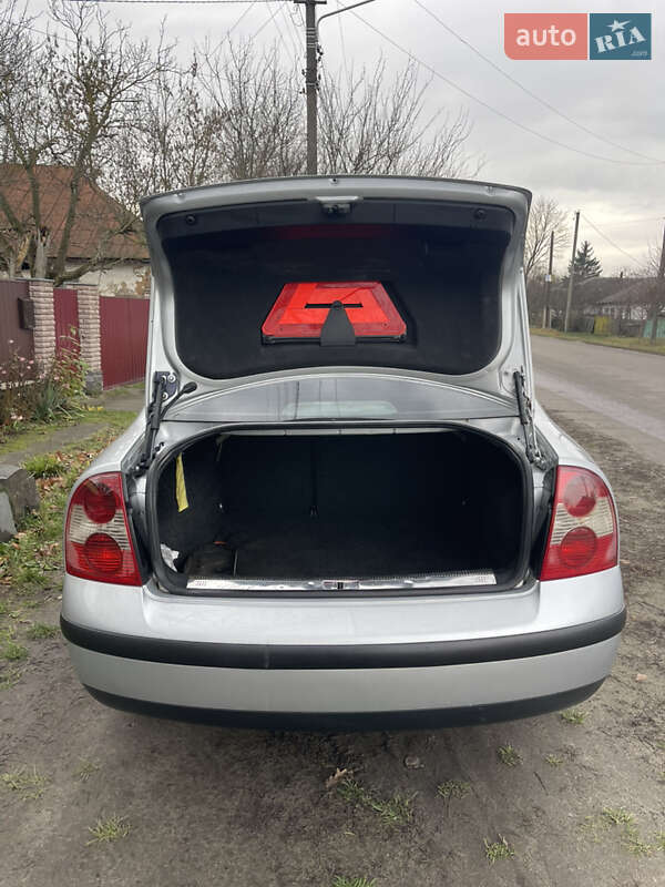 Седан Volkswagen Passat 2004 в Радомышле