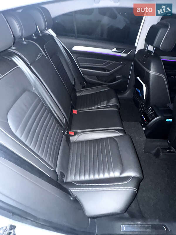 Седан Volkswagen Passat 2020 в Лозовой